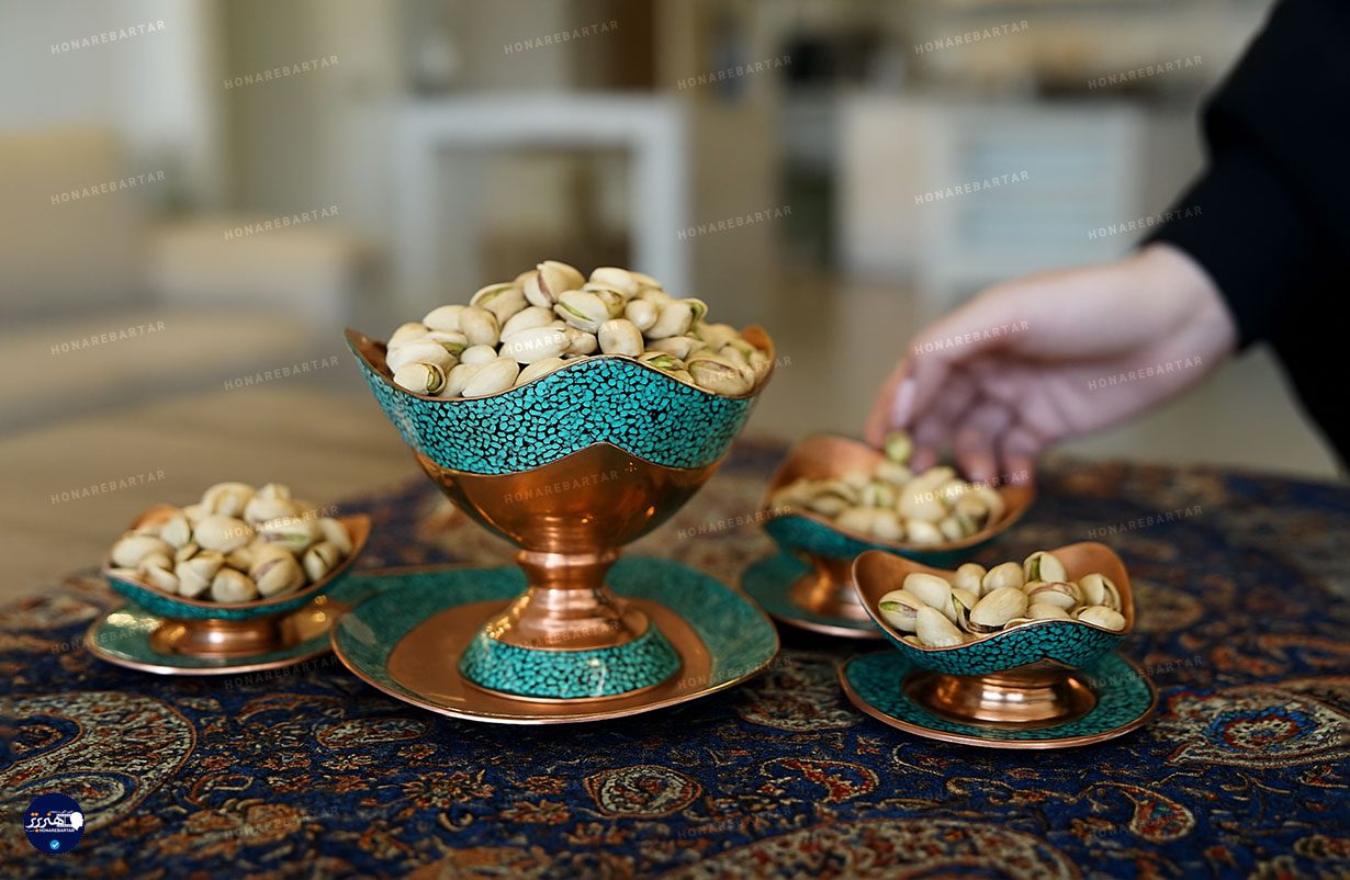 عکس آجیل خوری